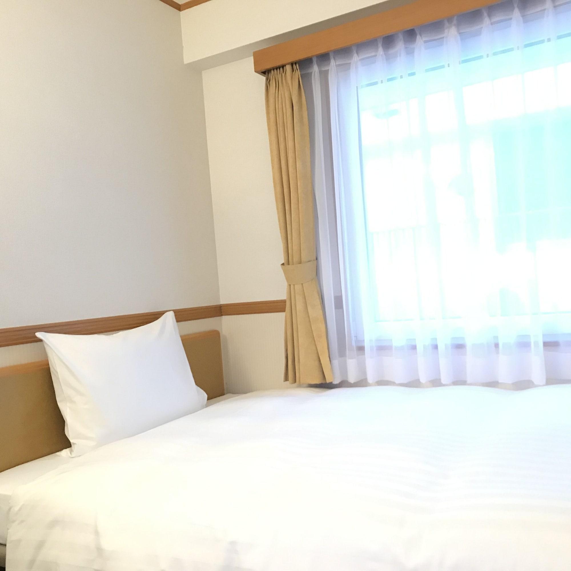 Toyoko Inn Yokohama Tsurumi Eki Higashi Guchi Exterior photo