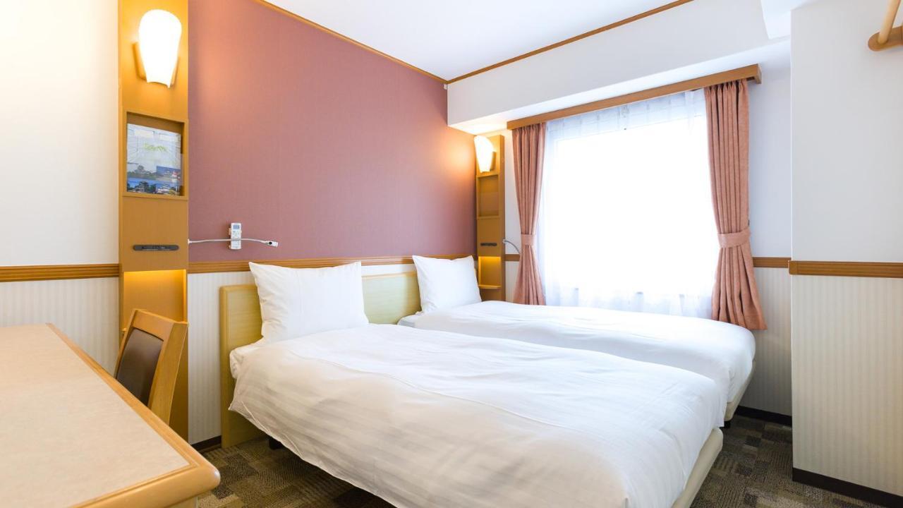 Toyoko Inn Yokohama Tsurumi Eki Higashi Guchi Exterior photo