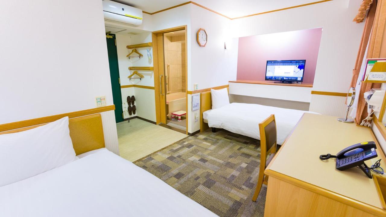 Toyoko Inn Yokohama Tsurumi Eki Higashi Guchi Room photo