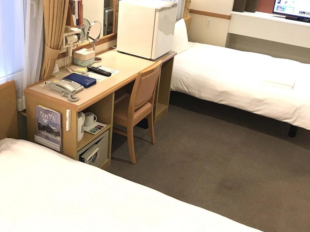 Toyoko Inn Yokohama Tsurumi Eki Higashi Guchi Exterior photo